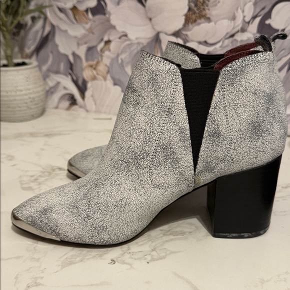 REPORT Signature‎ Women's White Crackled pointed Toe Ankle Boots Size 7 - Picture 8 of 11